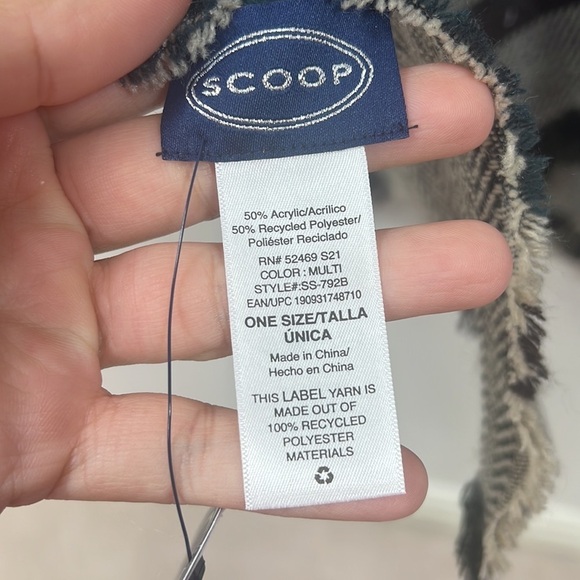 Poncho scarf nwt - Picture 3 of 4